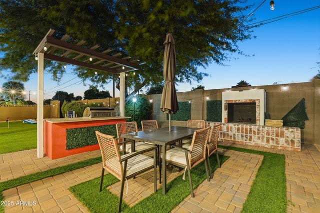 8526 E WHITTON Avenue, Scottsdale, AZ 85251