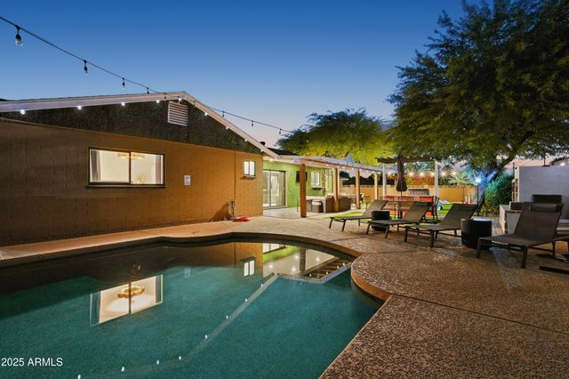 8526 E WHITTON Avenue, Scottsdale, AZ 85251