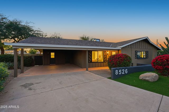 8526 E WHITTON Avenue, Scottsdale, AZ 85251