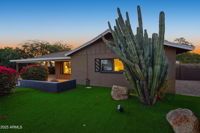 8526 E WHITTON Avenue, Scottsdale, AZ 85251