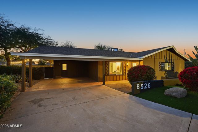 8526 E WHITTON Avenue, Scottsdale, AZ 85251