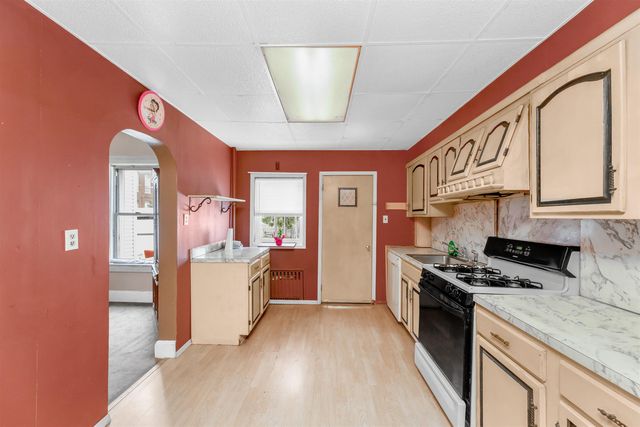 78 WEST 28TH ST, Bayonne, NJ 07002