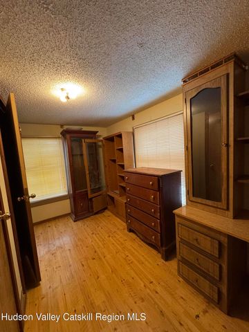 12 Easy Street, Catskill, NY 12414