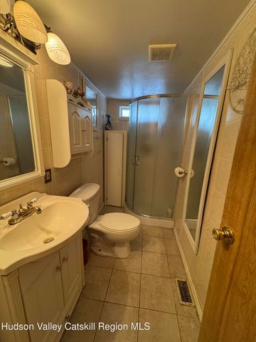 12 Easy Street, Catskill, NY 12414