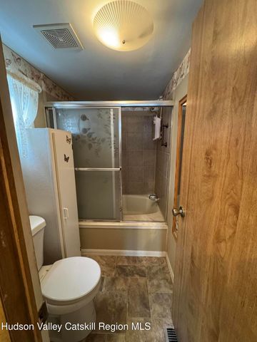 12 Easy Street, Catskill, NY 12414