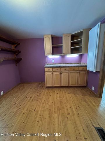 12 Easy Street, Catskill, NY 12414