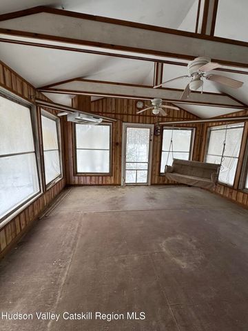 12 Easy Street, Catskill, NY 12414