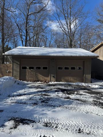 12 Easy Street, Catskill, NY 12414