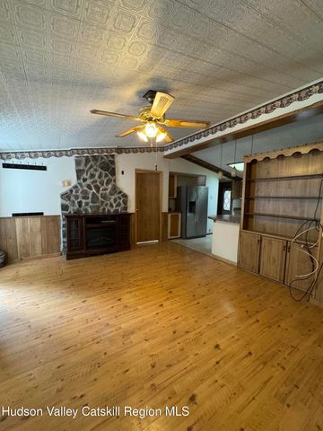 12 Easy Street, Catskill, NY 12414