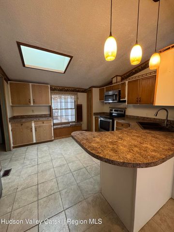 12 Easy Street, Catskill, NY 12414