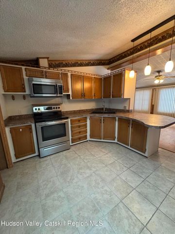 12 Easy Street, Catskill, NY 12414