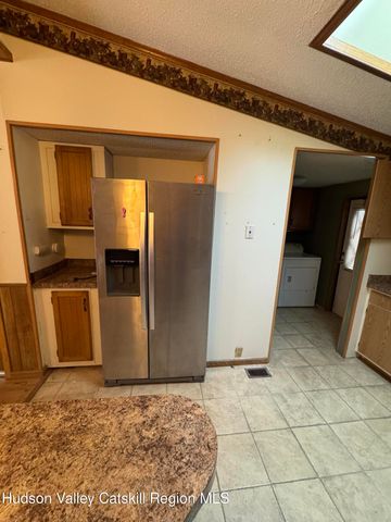 12 Easy Street, Catskill, NY 12414