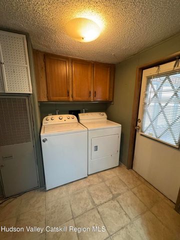 12 Easy Street, Catskill, NY 12414