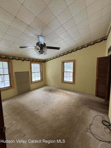 12 Easy Street, Catskill, NY 12414