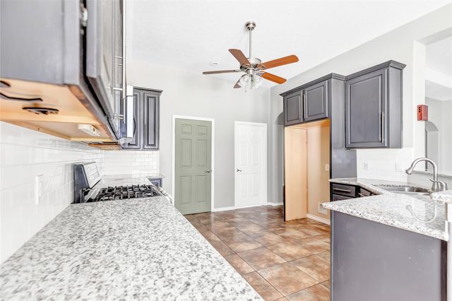 2707 Lake Breeze Lane, Crosby, TX 77532