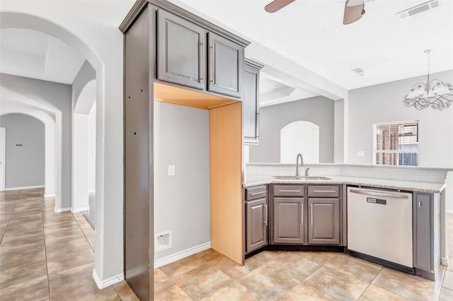 2707 Lake Breeze Lane, Crosby, TX 77532