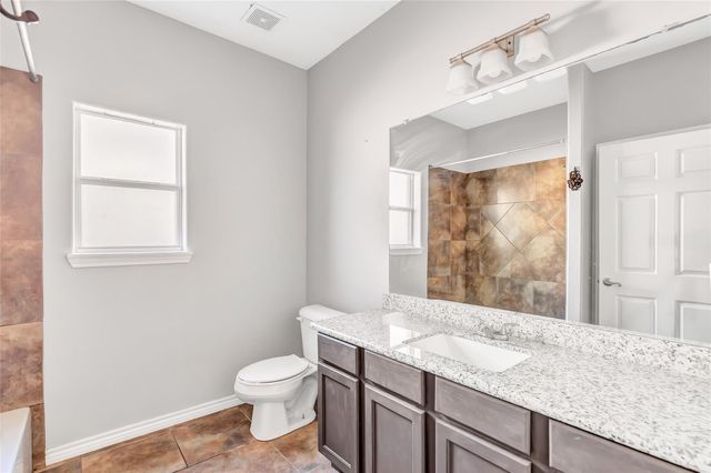 2707 Lake Breeze Lane, Crosby, TX 77532