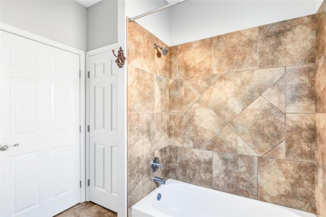 2707 Lake Breeze Lane, Crosby, TX 77532