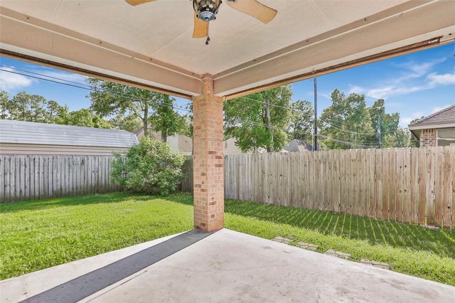 2707 Lake Breeze Lane, Crosby, TX 77532