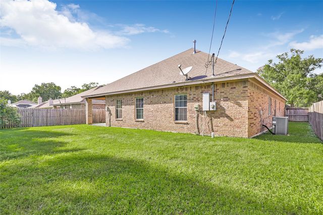 2707 Lake Breeze Lane, Crosby, TX 77532