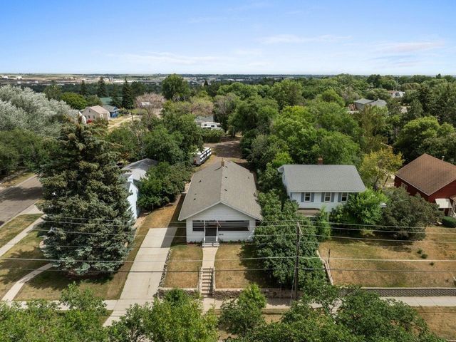 905 4th St SE, Minot, ND 58701