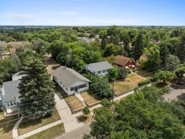 905 4th St SE, Minot, ND 58701