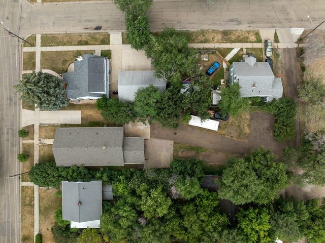905 4th St SE, Minot, ND 58701
