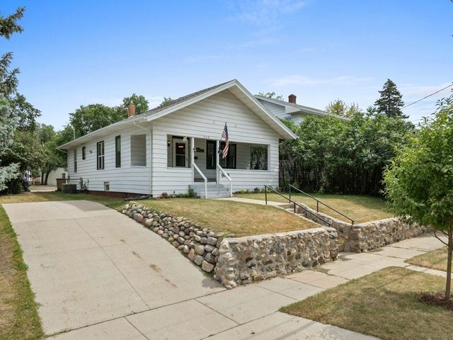 905 4th St SE, Minot, ND 58701