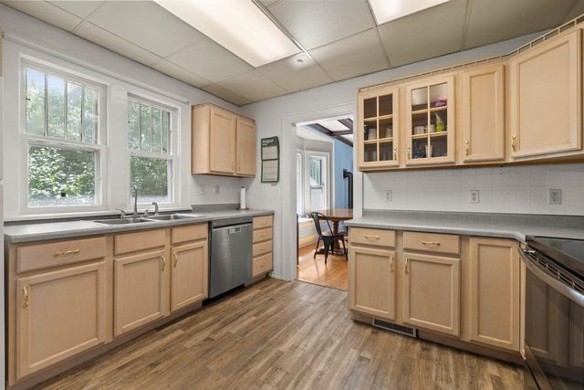 905 4th St SE, Minot, ND 58701