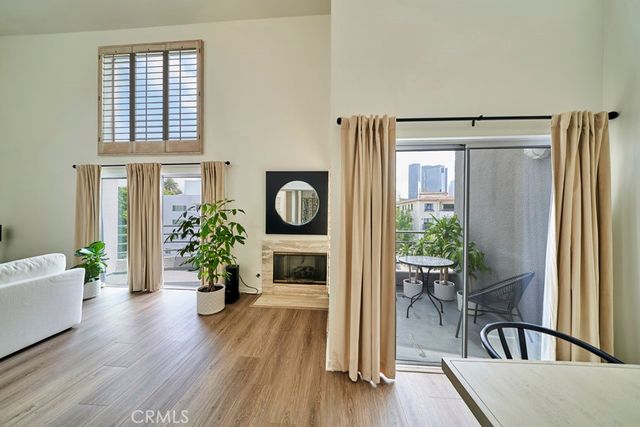 1617 S Beverly Glen Boulevard 303, Los Angeles, CA 90024