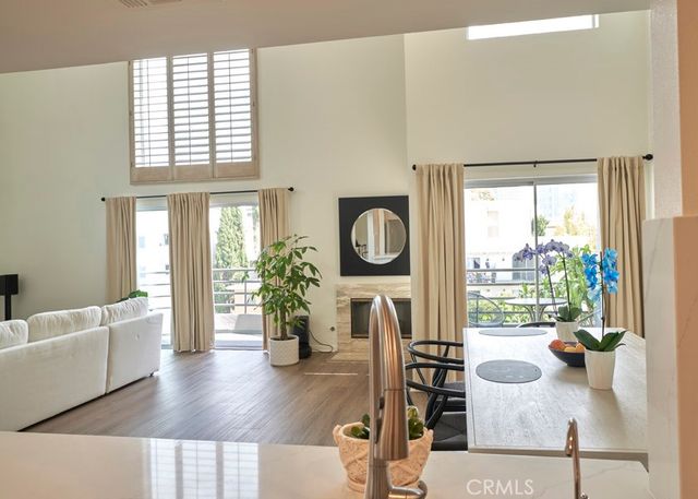 1617 S Beverly Glen Boulevard 303, Los Angeles, CA 90024