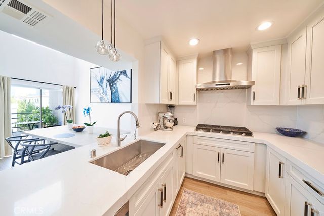 1617 S Beverly Glen Boulevard 303, Los Angeles, CA 90024