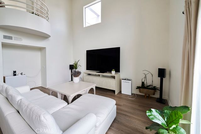 1617 S Beverly Glen Boulevard 303, Los Angeles, CA 90024