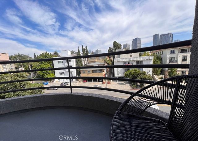 1617 S Beverly Glen Boulevard 303, Los Angeles, CA 90024