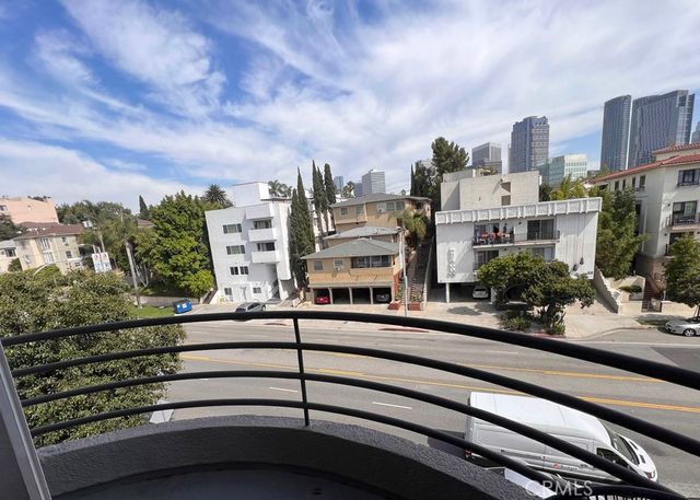 1617 S Beverly Glen Boulevard 303, Los Angeles, CA 90024