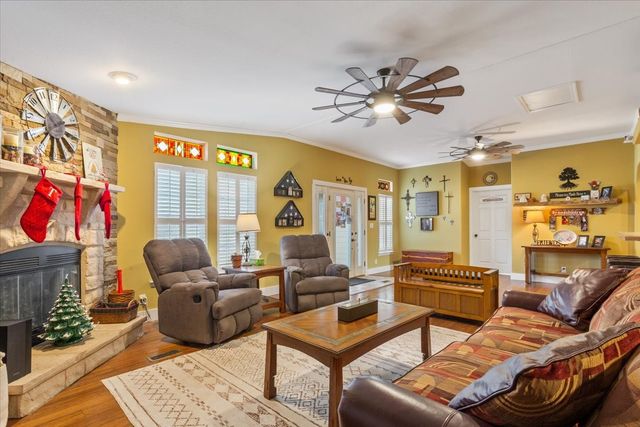 3200 NW Fourth Street, Hubbard, TX 76648