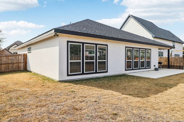 15302 Capri, Selma, TX 78154