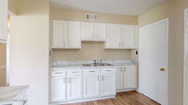 6217 Hackberry Way, Louisville, KY 40229