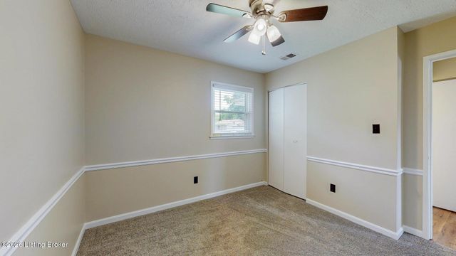 6217 Hackberry Way, Louisville, KY 40229