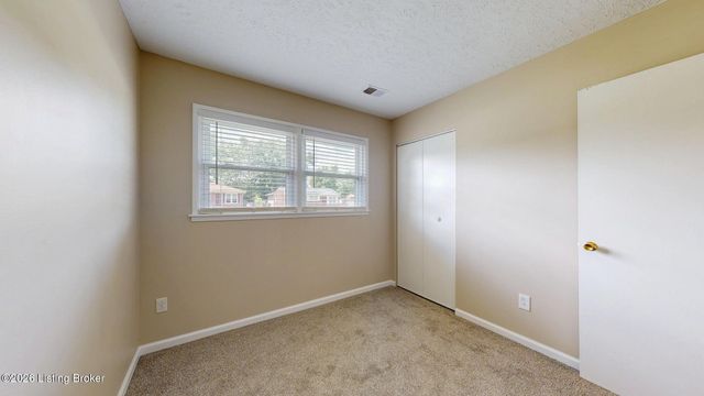 6217 Hackberry Way, Louisville, KY 40229