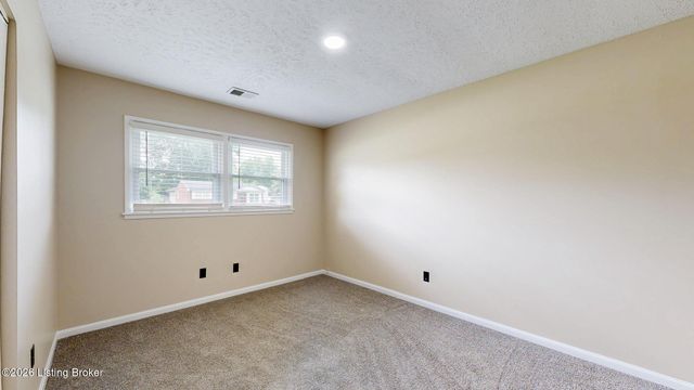 6217 Hackberry Way, Louisville, KY 40229