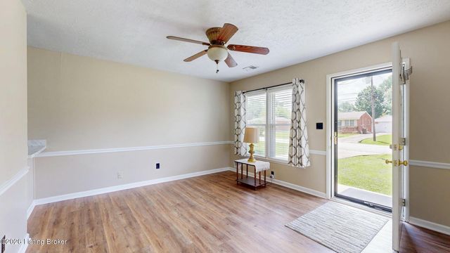 6217 Hackberry Way, Louisville, KY 40229
