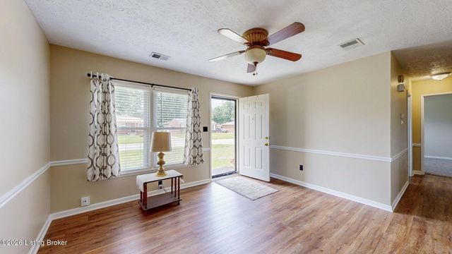 6217 Hackberry Way, Louisville, KY 40229