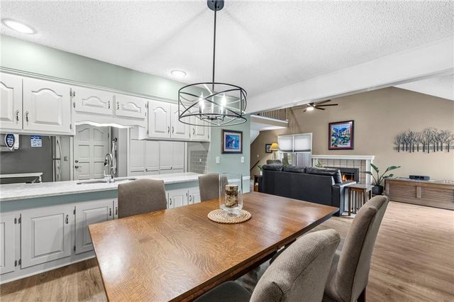 10715 W 116th Terrace, Overland Park, KS 66210