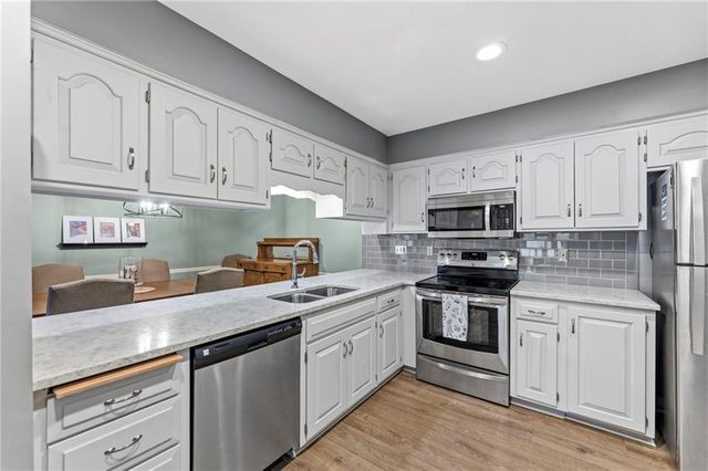 10715 W 116th Terrace, Overland Park, KS 66210