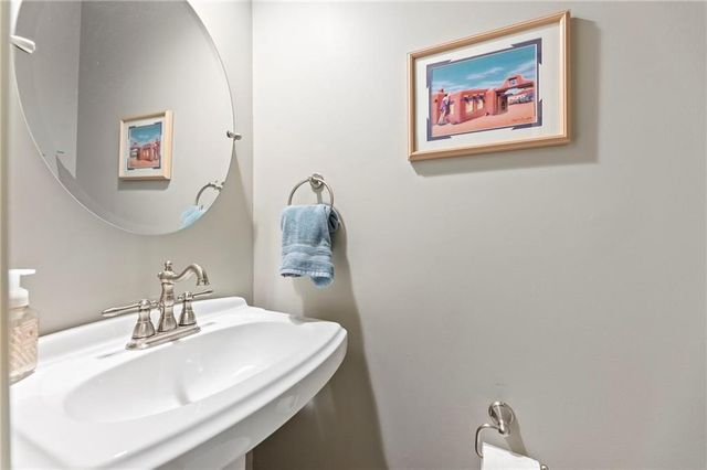 10715 W 116th Terrace, Overland Park, KS 66210
