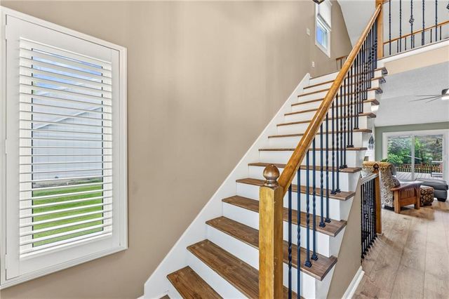 10715 W 116th Terrace, Overland Park, KS 66210