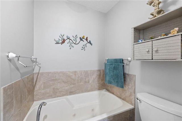 10715 W 116th Terrace, Overland Park, KS 66210