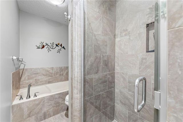 10715 W 116th Terrace, Overland Park, KS 66210
