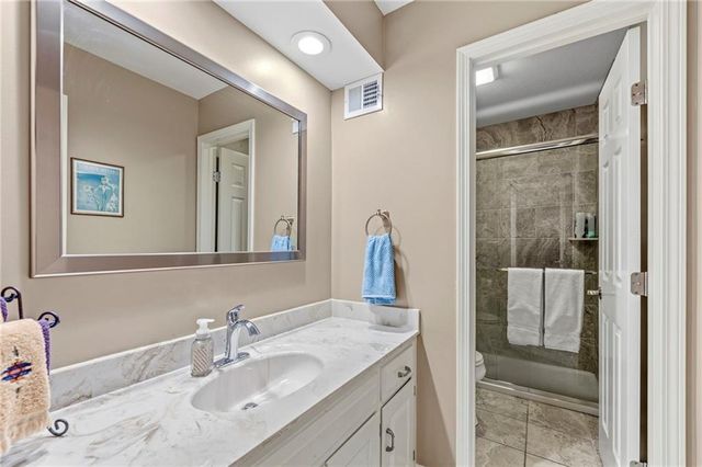 10715 W 116th Terrace, Overland Park, KS 66210
